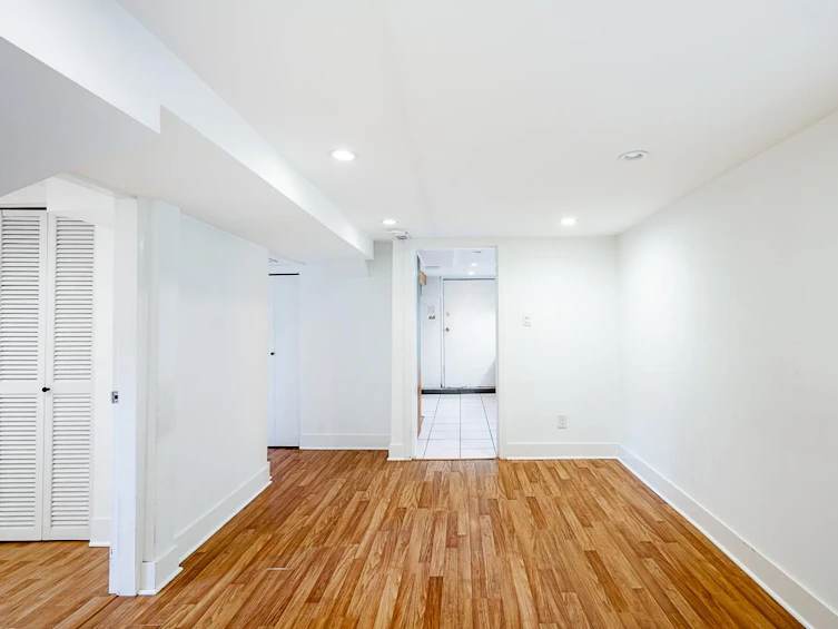 870 East 33 Avenue, Vancouver, BC, V5V 3A5 - 31
