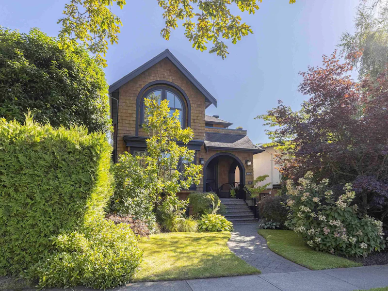 4668 W 14th Avenue, Vancouver BC V6R 2Y6