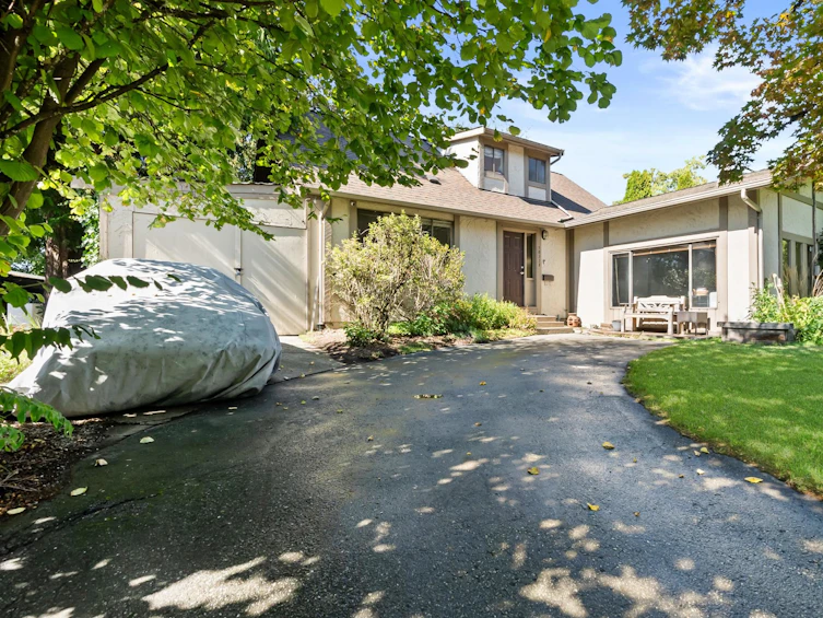 10338 Johnson, Delta, BC, V4C 2N6 - 2