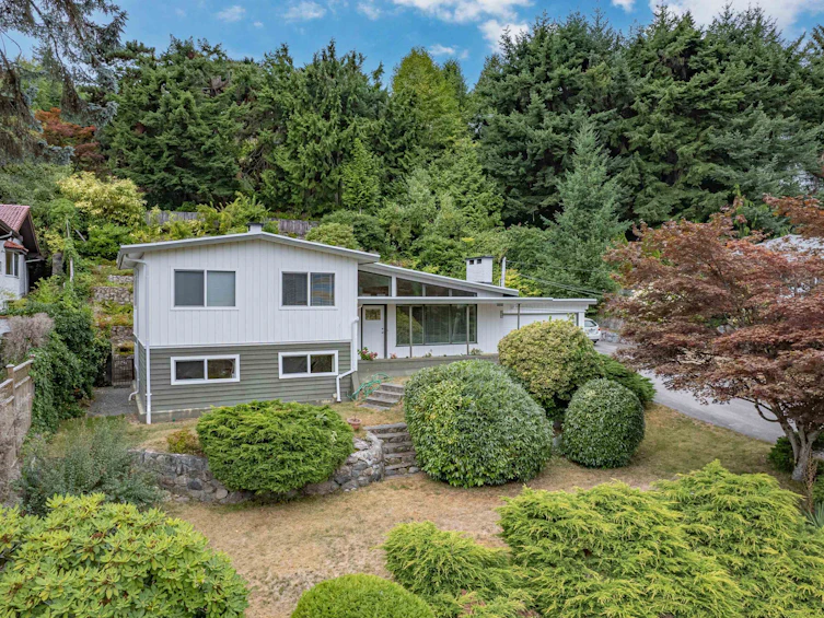 569 St. Giles Road, West Vancouver, BC, V7S 1L7 - 2
