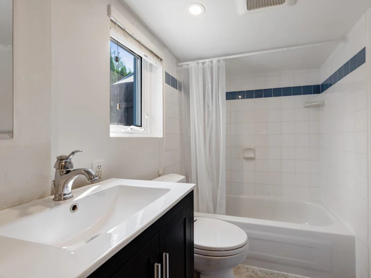 1760 East 37th Avenue, Vancouver, BC, V5P 1E8 - 22