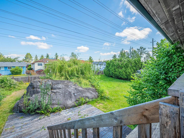 15097 95 Avenue, Surrey, BC, V3V 5W1 - 15