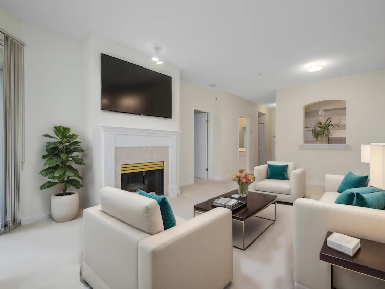 303-360 E 36th Avenue, Vancouver, BC, V5W 4B9 - 2