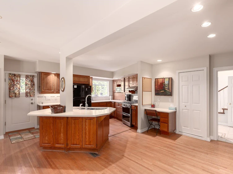 5807 Olympic Street, Vancouver, BC, V6N 1Z7 - 8