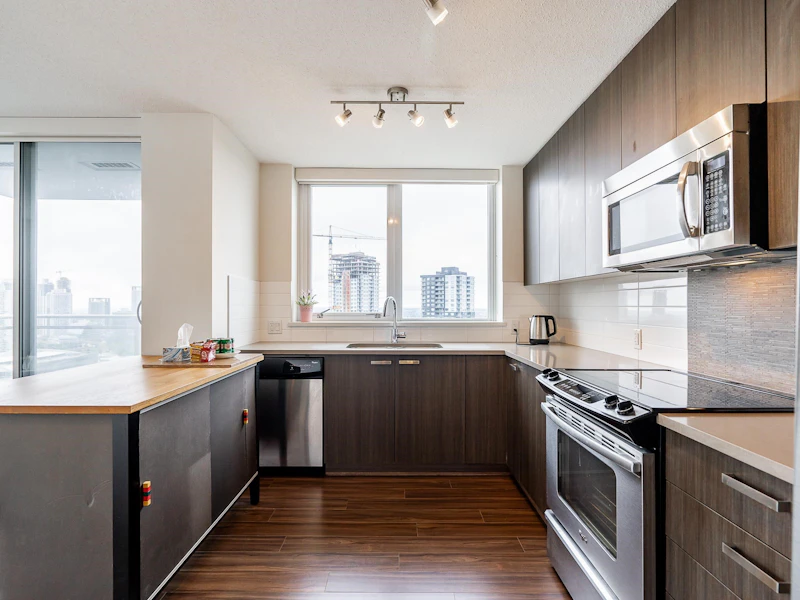 2609 - 13325 102a Avenue, Surrey BC V3T 0J5
