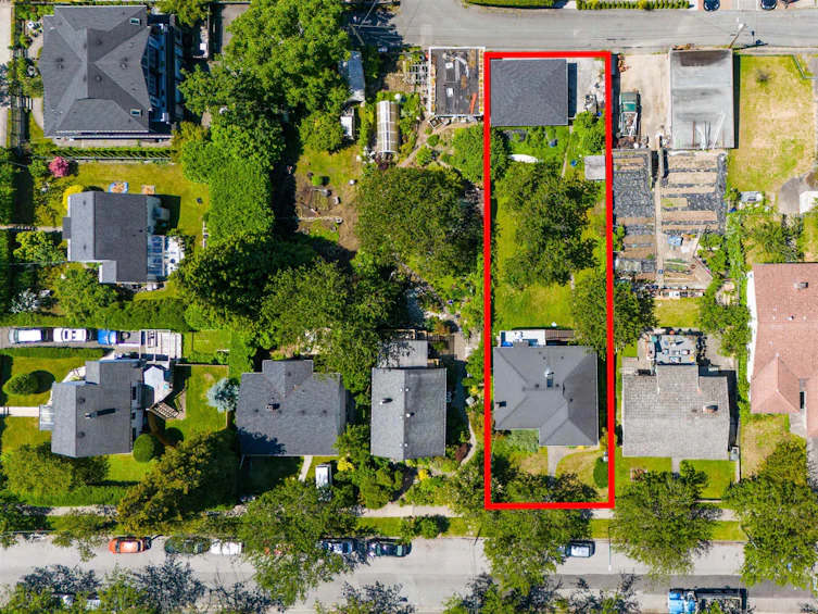 3331 Dumfries Street, Vancouver, BC, V5N 3S4