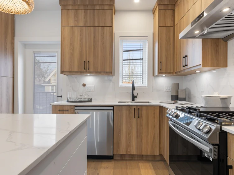 1369 E 24th Avenue, Vancouver, BC, V5V 2B6 - 3