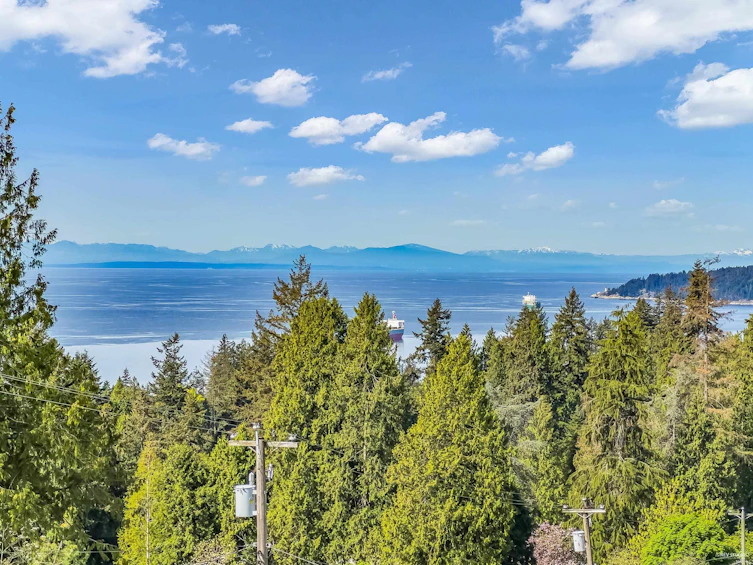 2623 Ottawa Avenue, West Vancouver, BC, V7V 2T6 - 32