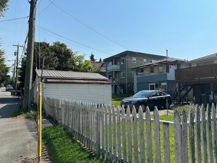1615 Adanac Street, Vancouver, BC, V5L 2C7 - 3