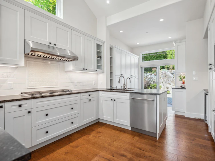 4956 Edendale Court, West Vancouver, BC, V7W 3H7 - 4
