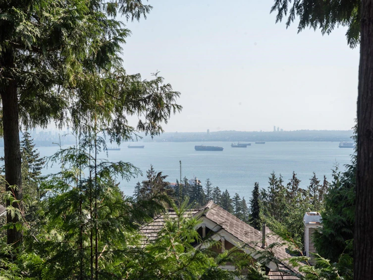 4956 Edendale Court, West Vancouver, BC, V7W 3H7 - 27