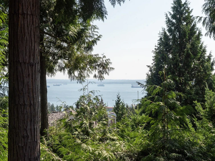 4956 Edendale Court, West Vancouver, BC, V7W 3H7 - 37