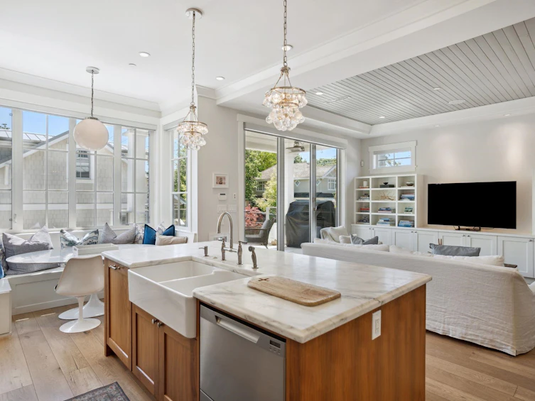 2596 W 14th Avenue, Vancouver, BC, V6K 2W7 - 6