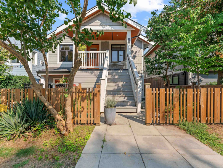 1-371 East 16th Avenue, Vancouver, BC, V5T 2T7