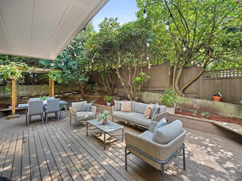 211 - 2333 Triumph Street, Vancouver BC V5L 1L4