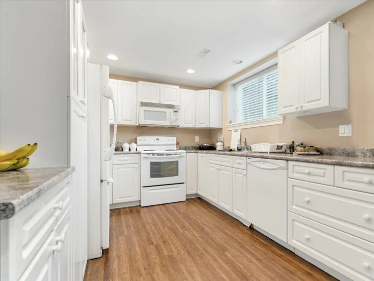 5061 223a Street, Langley, BC, V2Y 2V2 - 21