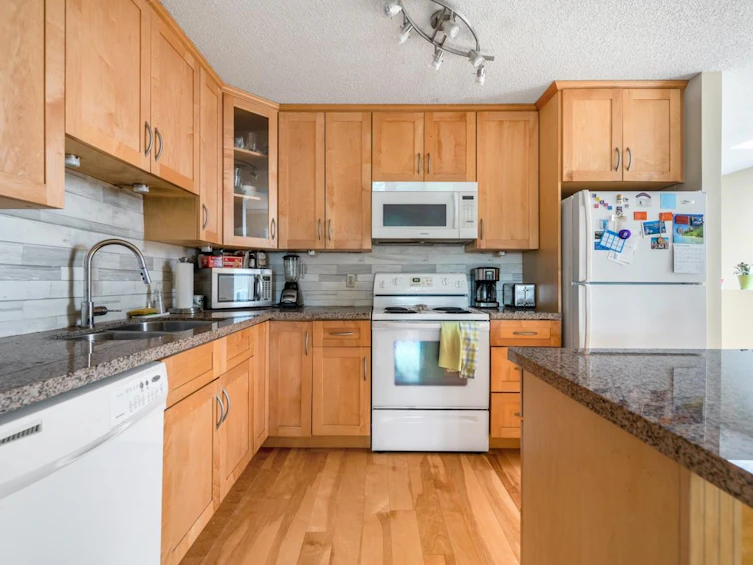 303-333 Wethersfield Drive, Vancouver, BC, V5X 4M9 - 3