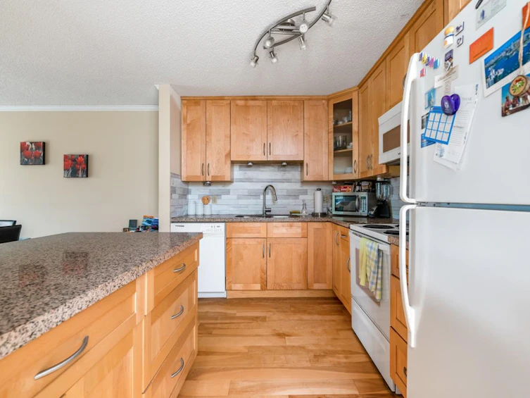 303-333 Wethersfield Drive, Vancouver, BC, V5X 4M9 - 5