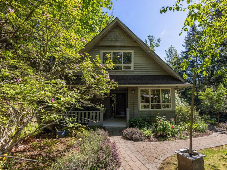 576 Cates Hill Road, Bowen Island, BC, V0N 1G2