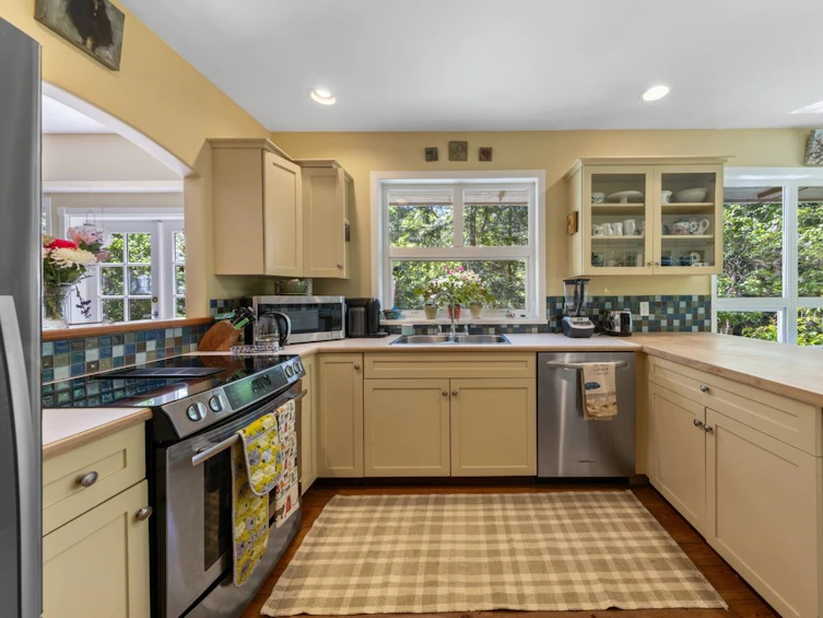 576 Cates Hill Road, Bowen Island, BC, V0N 1G2 - 10