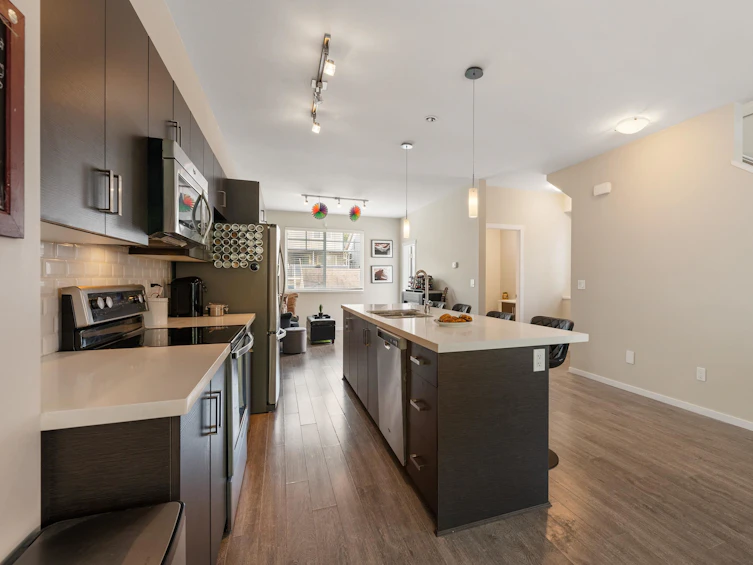 14-13886 62, Surrey, BC, V3X 0G2 - 14