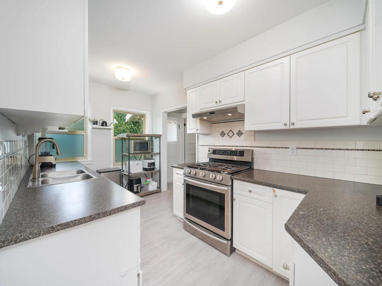 827 Tenth Street, New Westminster, BC, V3M 4A3 - 8