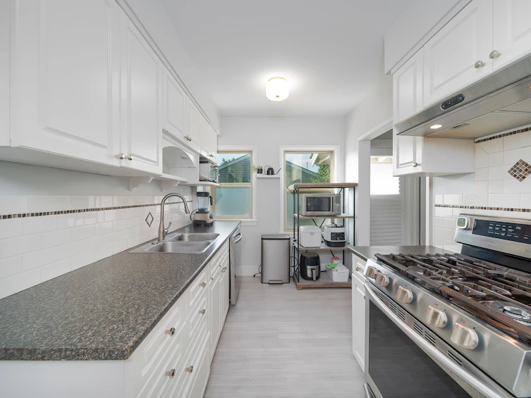 827 Tenth Street, New Westminster, BC, V3M 4A3 - 9