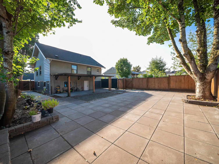827 Tenth Street, New Westminster, BC, V3M 4A3 - 30