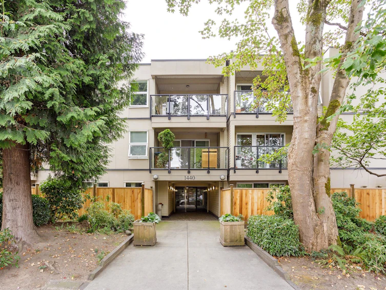 211-1440 E Broadway, Vancouver, BC, V5N 5P2 - 2