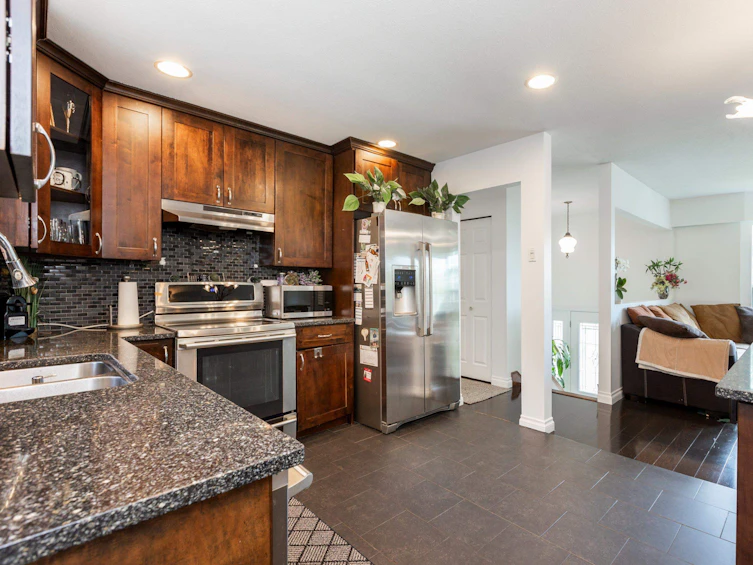 15087 86b Avenue, Surrey, BC, V3S 4V3 - 4