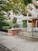 407 801 Klahanie Drive