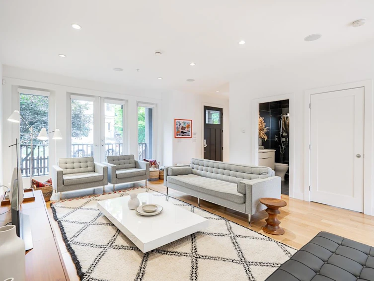 33 E 22nd Avenue, Vancouver, BC, V5V 1T3 - 3