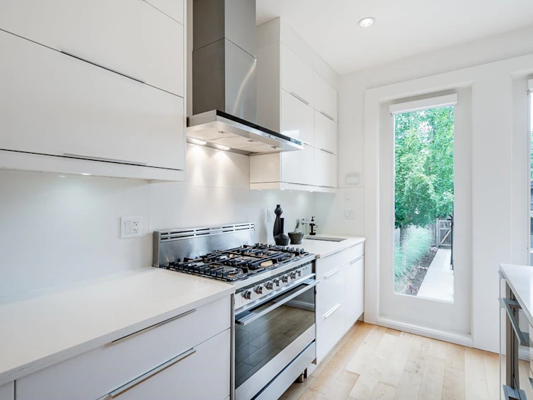 33 E 22nd Avenue, Vancouver, BC, V5V 1T3 - 9