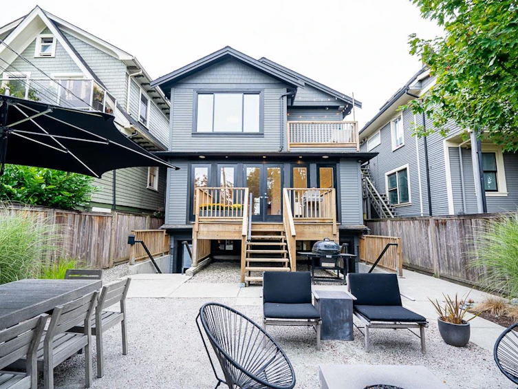 33 E 22nd Avenue, Vancouver, BC, V5V 1T3 - 38