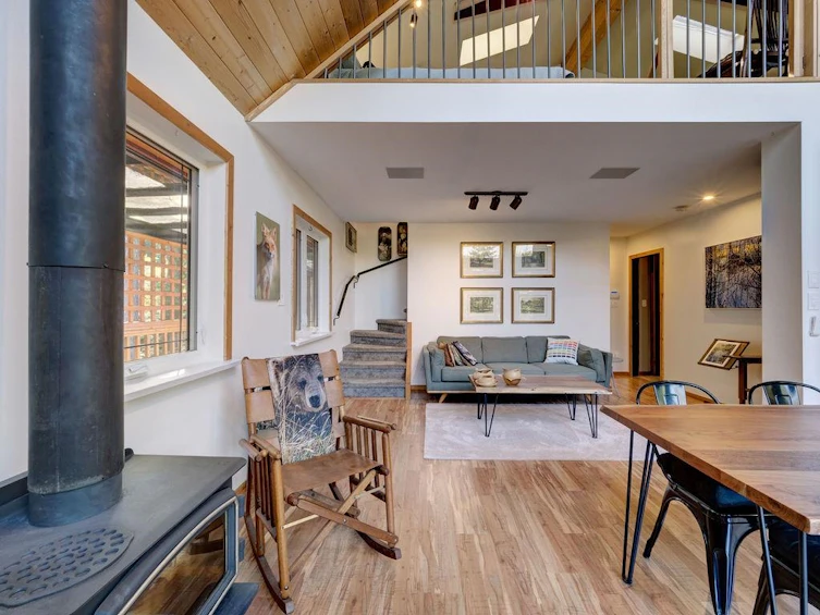 9850 Mckenzie Road, Halfmoon Bay, BC, V7Z 1G2 - 9