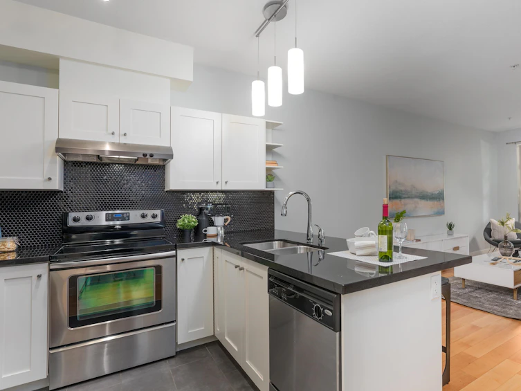 108-738 East 29th Avenue, Vancouver, BC, V5V 0B6 - 4