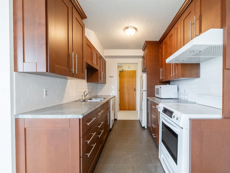 804-4160 Sardis Street, Burnaby, BC, V5H 1K2 - 2