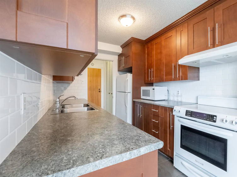 804-4160 Sardis Street, Burnaby, BC, V5H 1K2 - 3