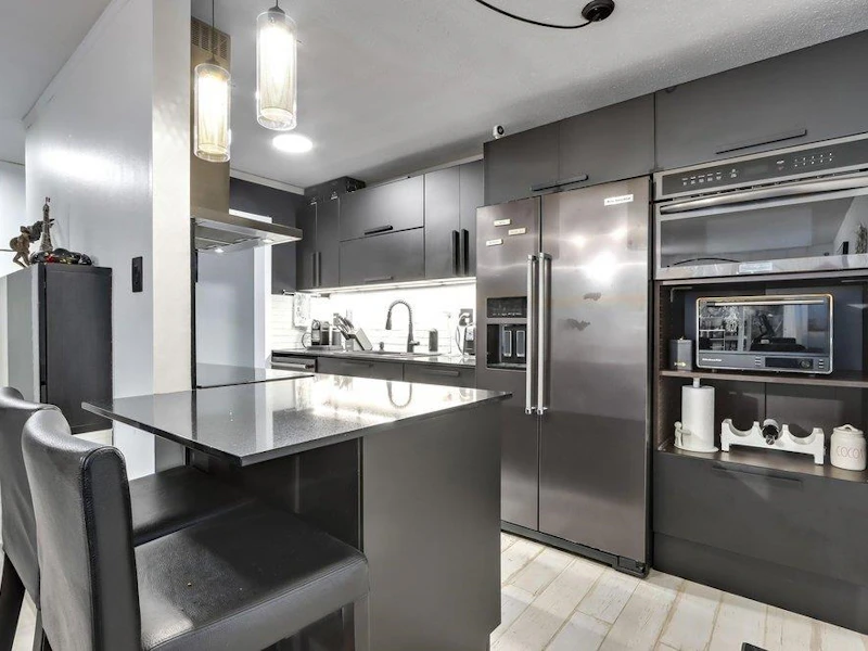 208 - 2125 W 2nd Avenue, Vancouver BC V6K 1H7