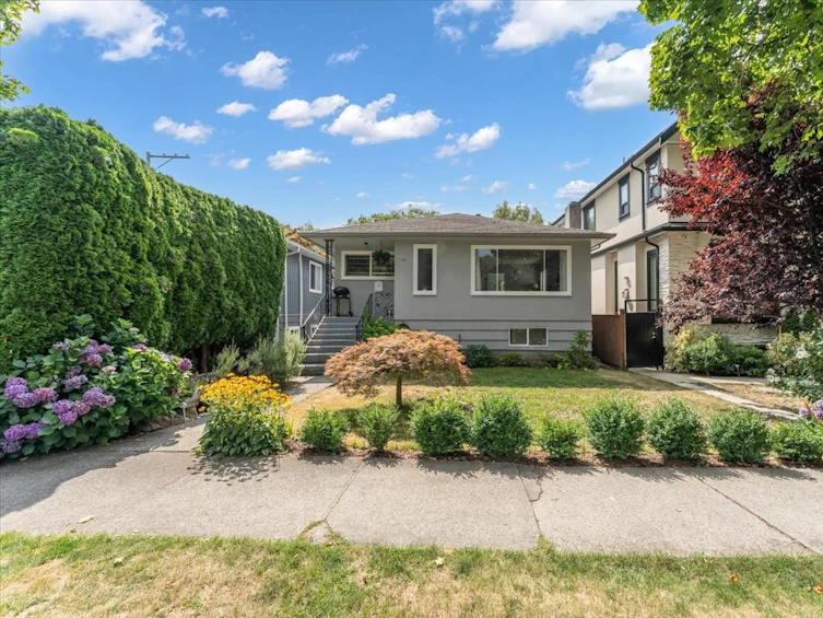 182 Ontario Place, Vancouver, BC, V5W 1S2 - 2