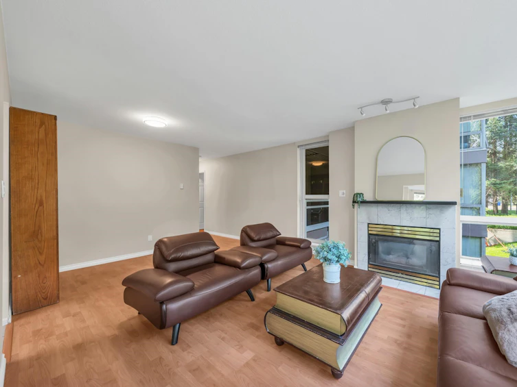 306-9633 Manchester Drive, Burnaby, BC, V3N 4Y9 - 2