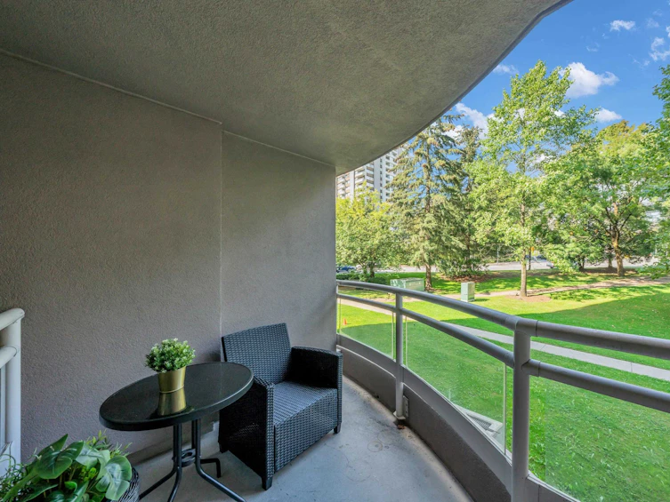 306-9633 Manchester Drive, Burnaby, BC, V3N 4Y9 - 5