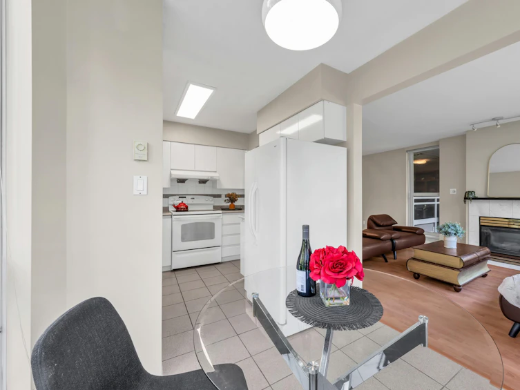 306-9633 Manchester Drive, Burnaby, BC, V3N 4Y9 - 11