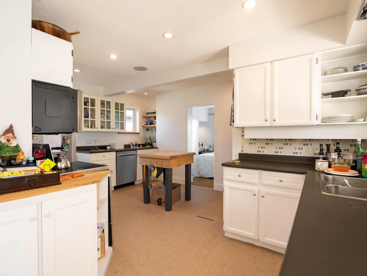 823 Calverhall Street, North Vancouver, BC, V7L 1X8 - 4