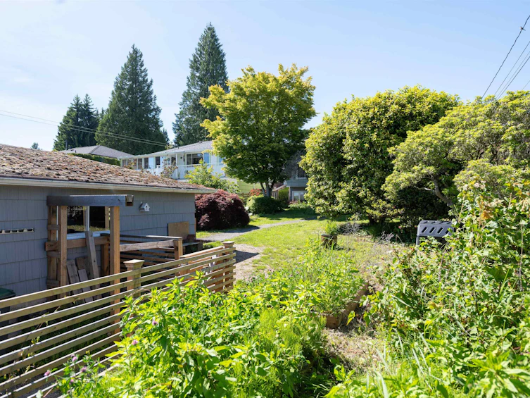 823 Calverhall Street, North Vancouver, BC, V7L 1X8 - 14