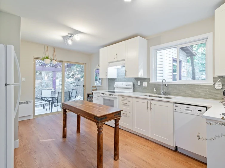 2591 Burian Drive, Coquitlam, BC, V3K 5W8 - 5