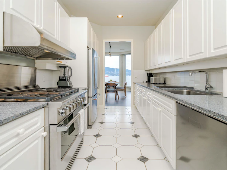 3341 Point Grey Road, Vancouver, BC, V6R 1A4 - 9