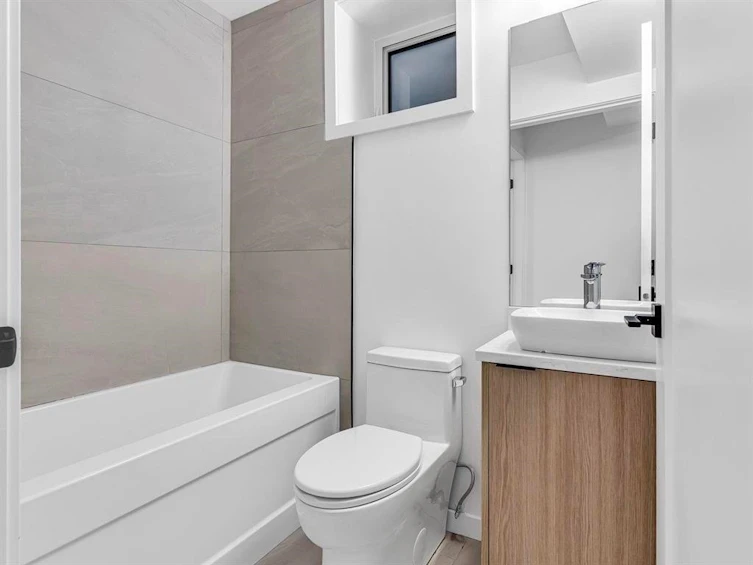 1433 East 17th Avenue, Vancouver, BC, V5N 2G8 - 5