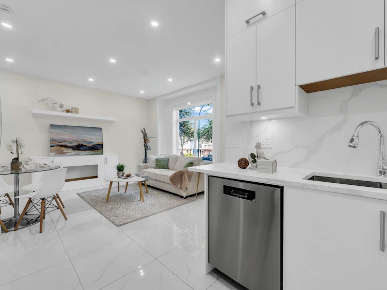 2576 E 28th Avenue, Vancouver, BC, V5R 1R6 - 12