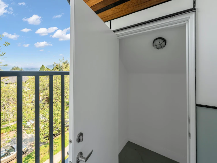 2576 E 28th Avenue, Vancouver, BC, V5R 1R6 - 27